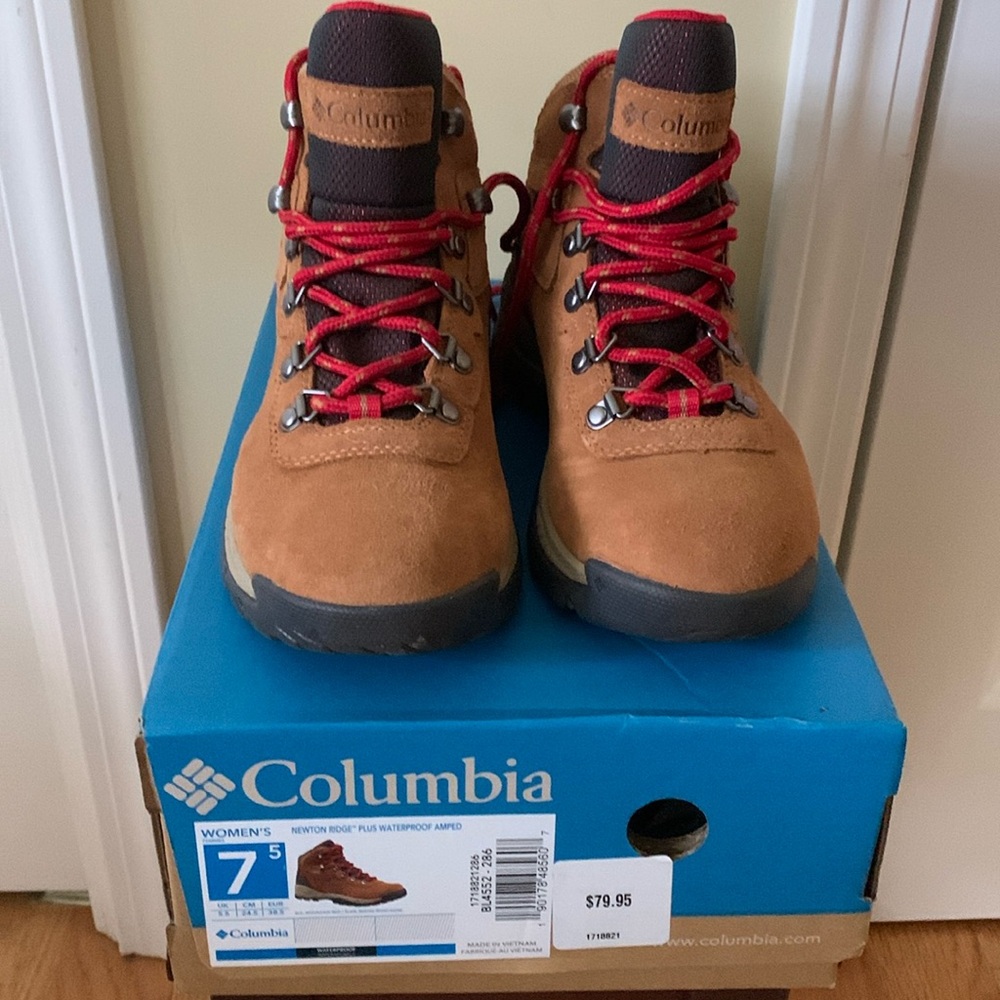 Women’s Columbia Hiking Boots Size 7.5M